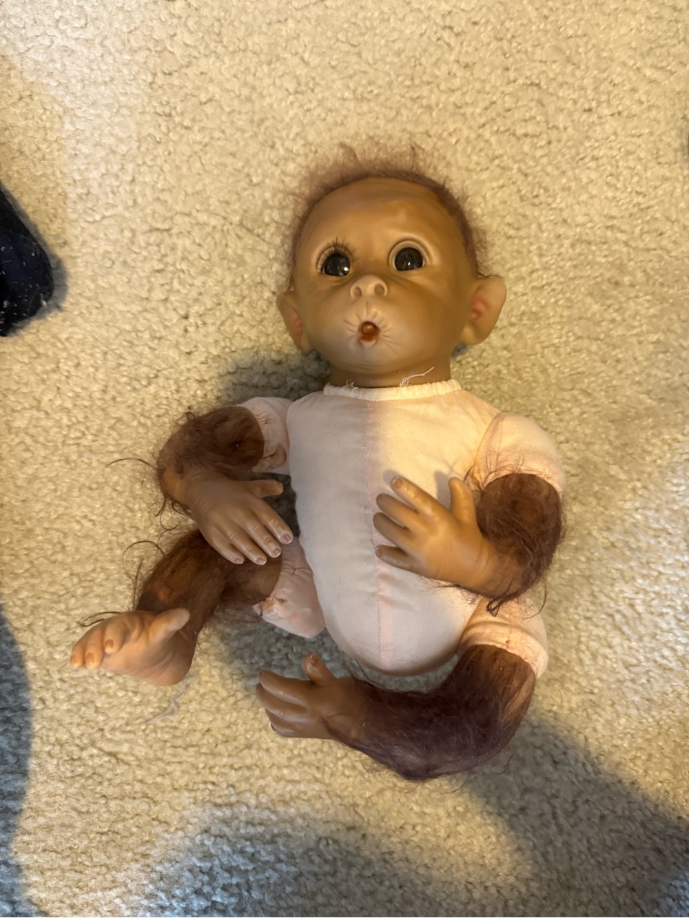 Ashton -Drake Realistic Baby Monkey Doll set - Picture 5 of 9